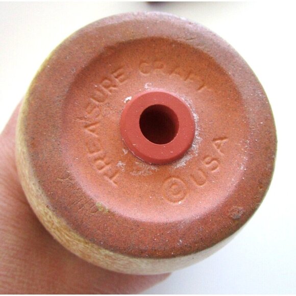 Vintage Treasure Craft Salt And Pepper Shakers -Clay Pottery/Ceramic Made In USA - Picture 6 of 10